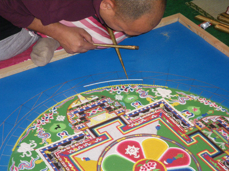 ミティラー美術館徒然草 : チベット僧による砂曼荼羅