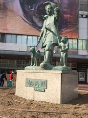 Momotaro Statue