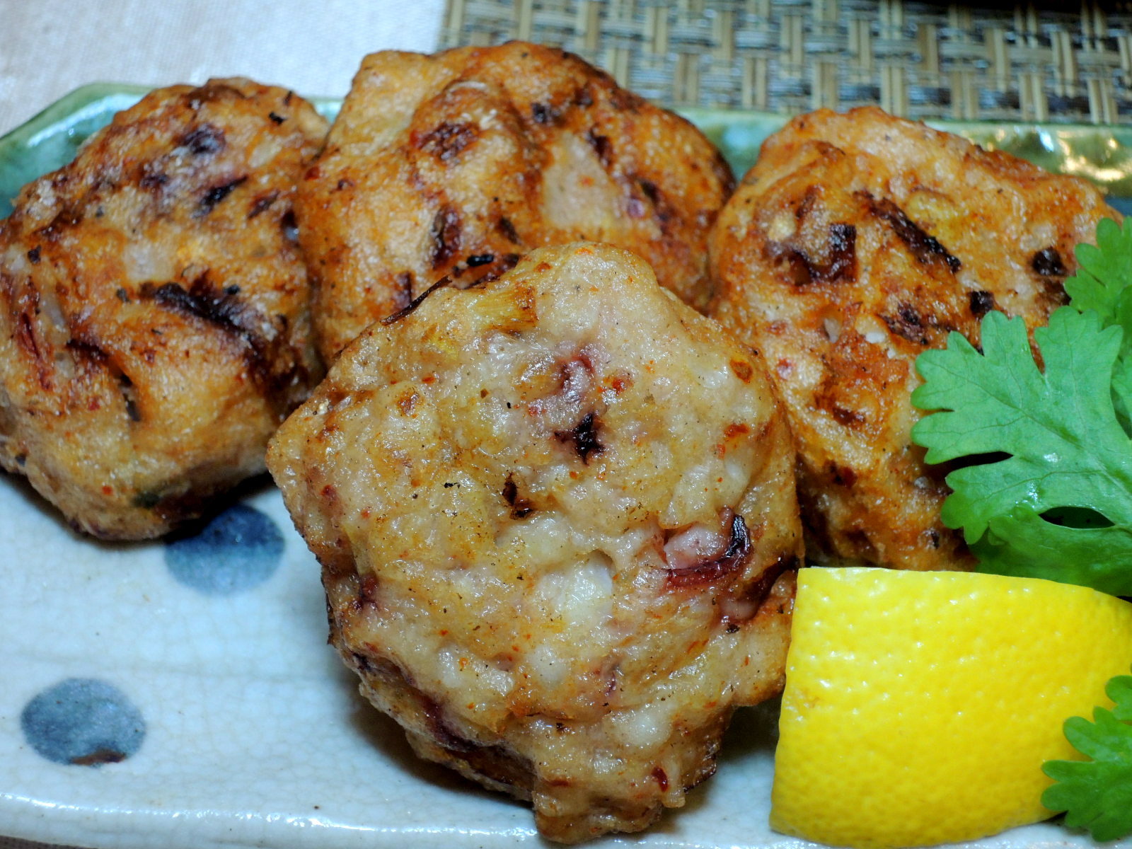残ったイカのすり身を使って イカボール 今夜も 家飲み居酒屋 残ったイカのすり身を使って イカボール 今夜も 家飲み居酒屋