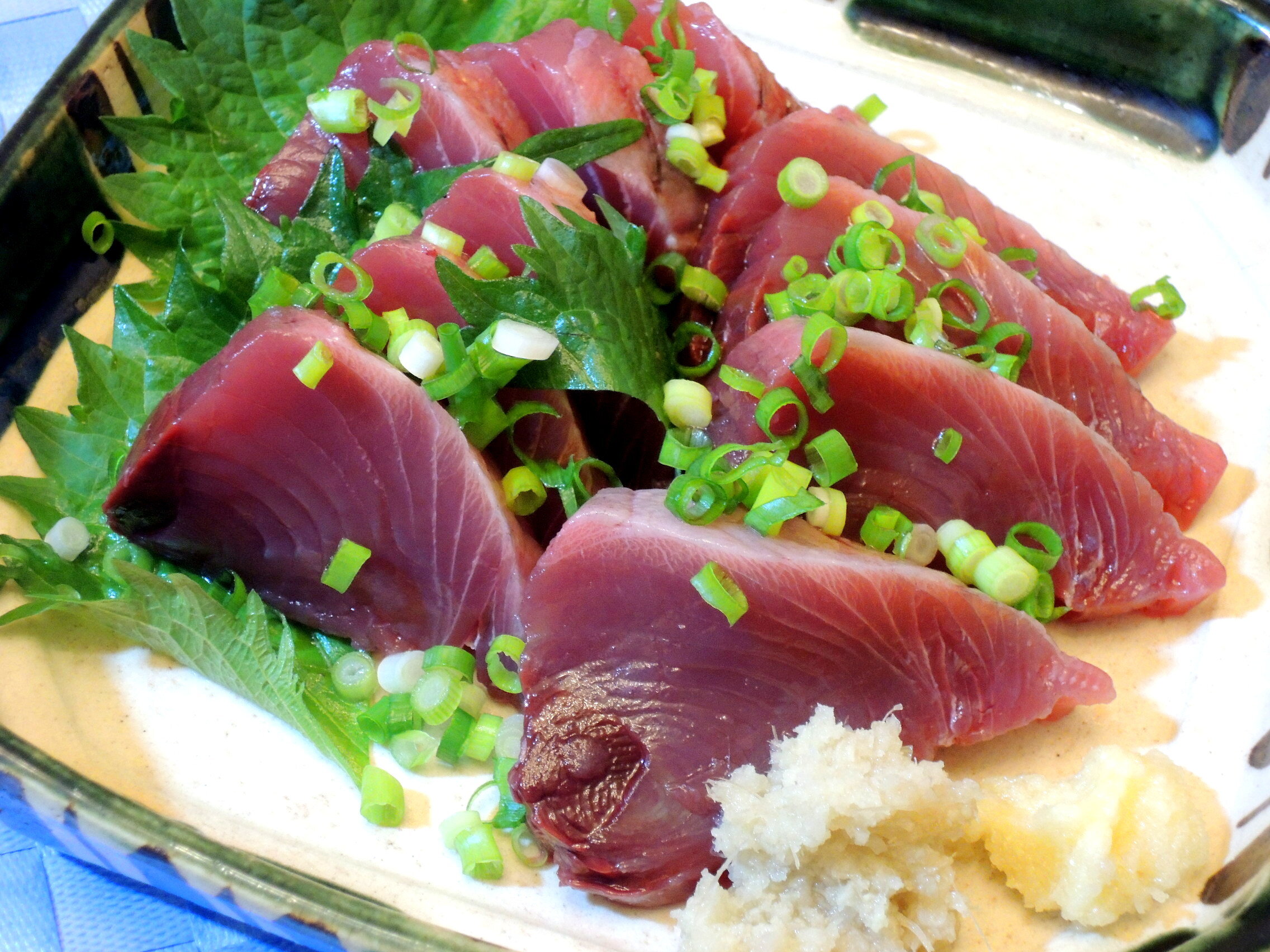 新鮮な鰹を甘くない漬けにして 鰹の漬け丼 今夜も 家飲み居酒屋