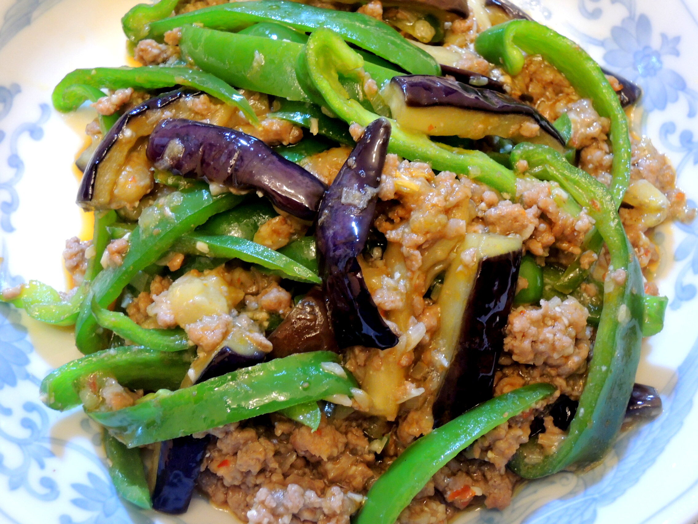 炒め物で簡単中華 ナスとピーマンのひき肉炒め 今夜も 家飲み居酒屋