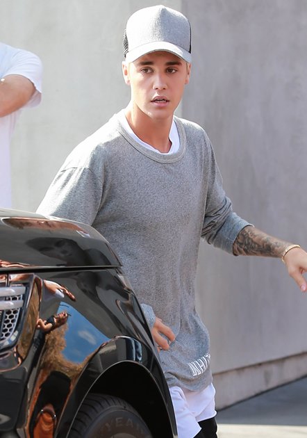 悲報 ジャスティンビーバーさん パパラッチを車ではねる レッツ芸能ニュースまとめブログ