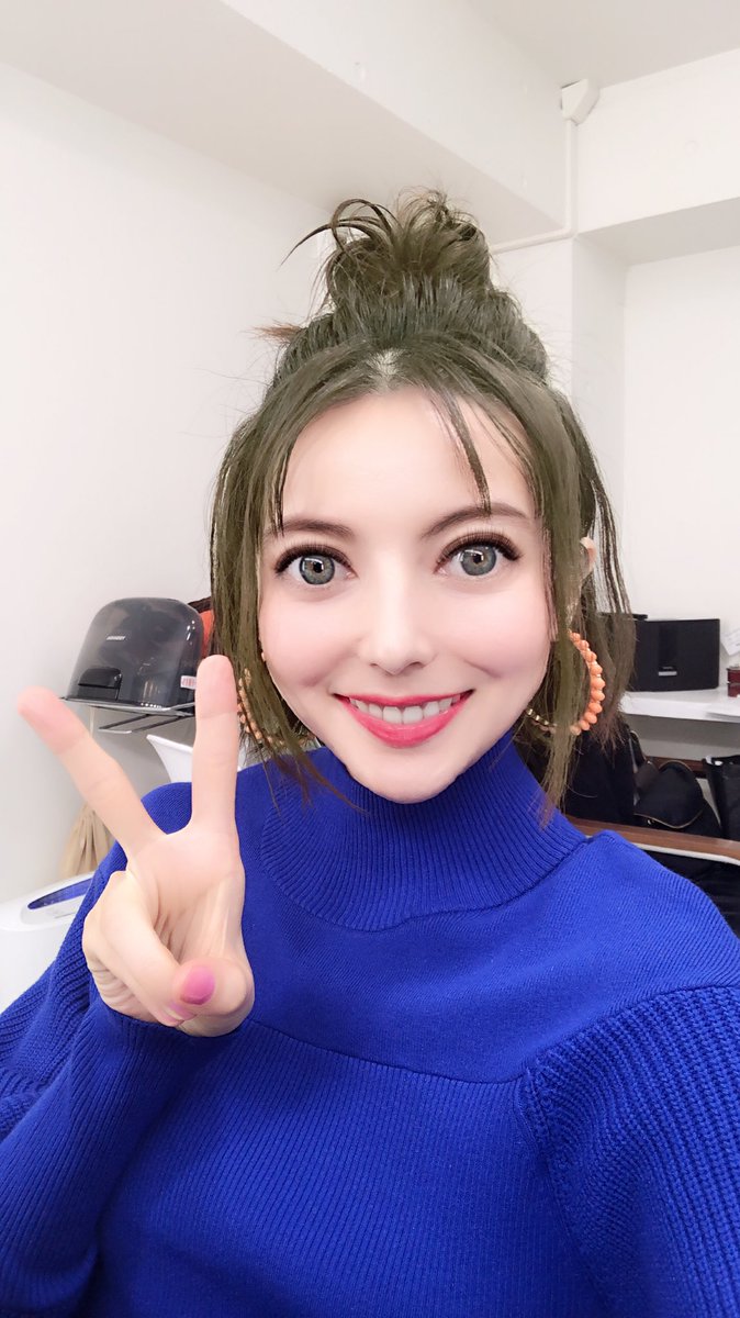 ベッキーさんのtwitterの自撮り画像 なんか怖い レッツ芸能ニュースまとめブログ ベッキーさんのtwitterの自撮り画像 なんか怖い レッツ芸能ニュースまとめブログ