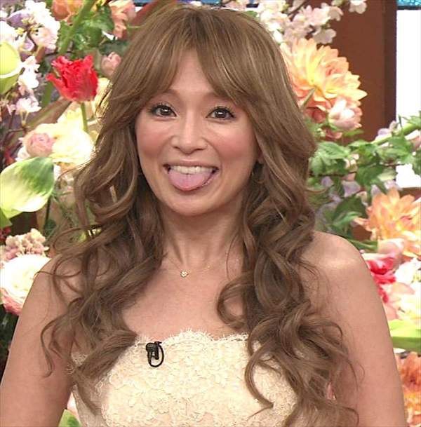 浜崎あゆみ Mステ生放送中に厚塗りの化粧が割れるハプニング レッツ芸能ニュースまとめブログ 浜崎あゆみ Mステ生放送中に厚塗りの化粧が割れるハプニング レッツ芸能ニュースまとめブログ