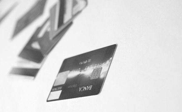 クレジットカード、「積極利用したくない」57% 内閣府の世論調査結果