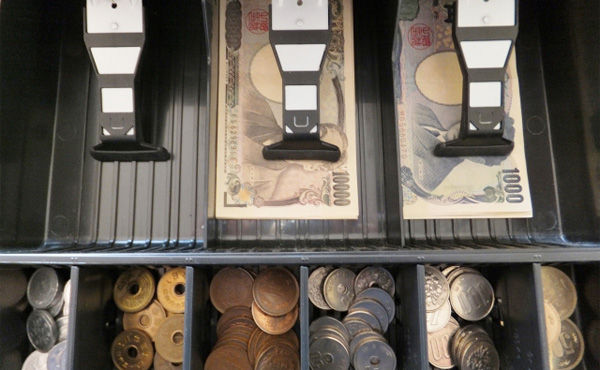 店員「425円になります」俺「…5425円」スゥ