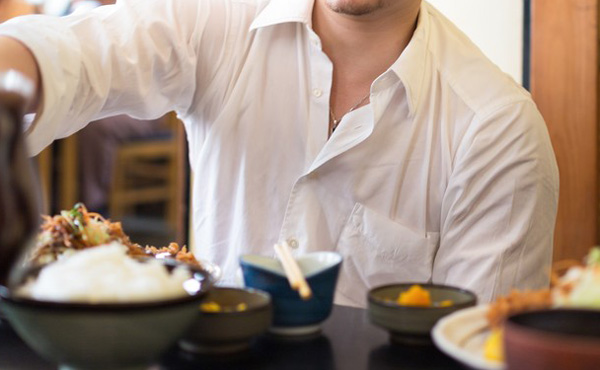手取り23万円の食費4万円は贅沢なのか? ネットで議論が起きてる模様