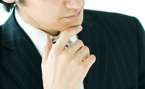 クレジットカードの期限切れてるのに使えるって異常か?