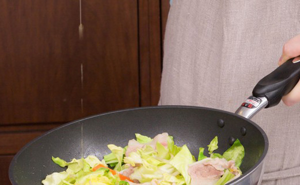 自炊って案外楽で節約にもなるしやらない理由がないやろ