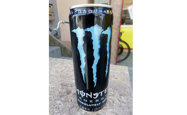 モンスターエナジーとかいうどこの店行っても絶対200円以下で売ってない飲み物wwwwww