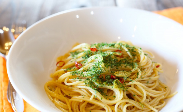 冷凍パスタは200円で食えるのに、パスタ屋のパスタが1000円以上するのっておかしくね?