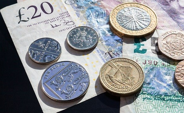 そう言えばイギリスの通貨ってポンドに戻るんだよな？