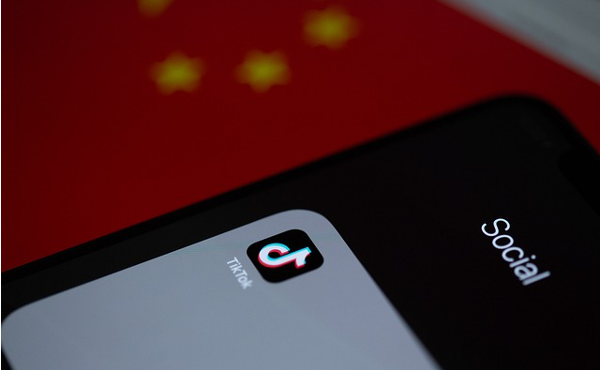 自民党、「TikTok」など中国産アプリの規制に動き出す