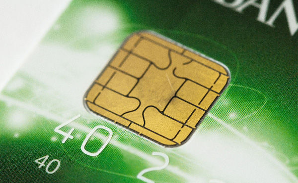 クレジットカード月平均利用額は5万3,000円 - 1人あたりの保有枚数は3.2枚　JCB調査