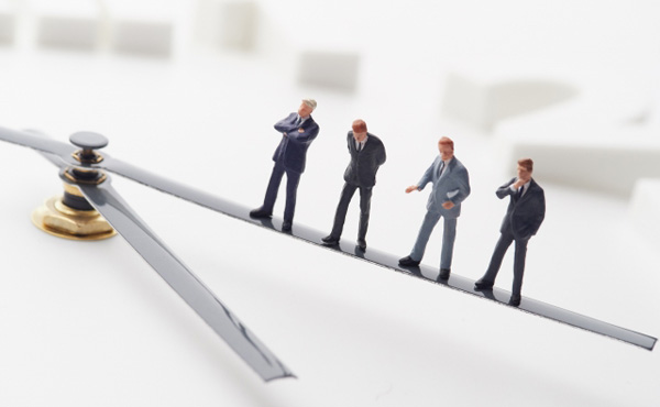 お前ら 「残業代が出るならホワイトだ」 企業 「よし、基本給低く抑えて形だけ残業代全額だそう」