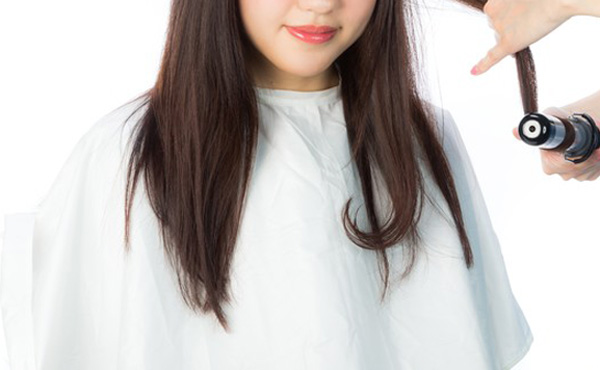 【悲報】女さん 「女子は美容代だけで月20000円かかる、2000円の床屋行ってるジジイは黙れ」