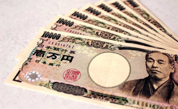 厚労省「日本人は月7万円もあれば生きていけるだろ」