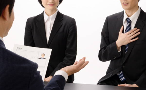 【調査】就活費用、10万円超え 4割はバイトで捻出