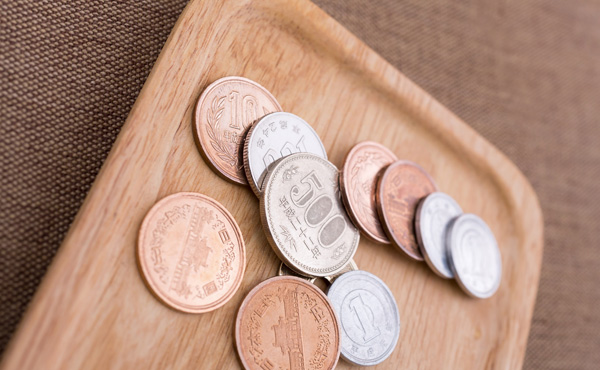 頑なに現金払いしかしない奴はそろそろマジで何とかした方がいいよな?