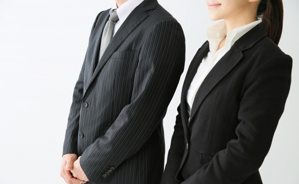 派遣社員、3年勤務なら時給3割上げ 厚労省が指針