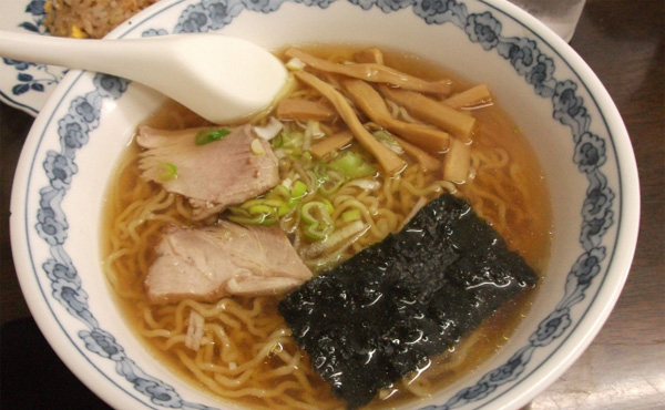 ラーメン600円←わかる 700円←ちょっと高いなぁ 800円←こいつ