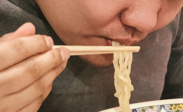 袋ラーメンに味の素たくさんいれて店で出してるけどぼろ儲けでワロタwww