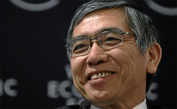 黒田日銀総裁、物価低迷でQQE継続 追加緩和には慎重姿勢
