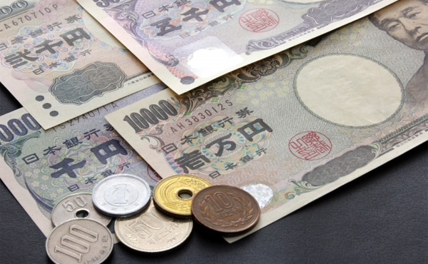 未だに現金払いに拘ってる奴って何と戦ってんの?