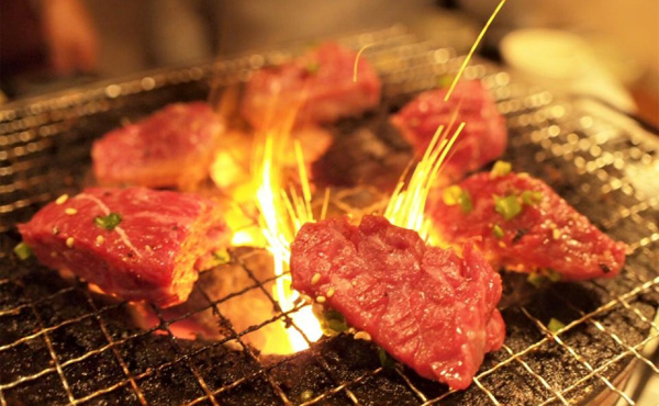 上司「焼肉奢ってやる」ぼく「いらない」上司「お前の給料だと食えねえ肉だぞ!空気よめや!!」ぼく「じゃあ行きます」