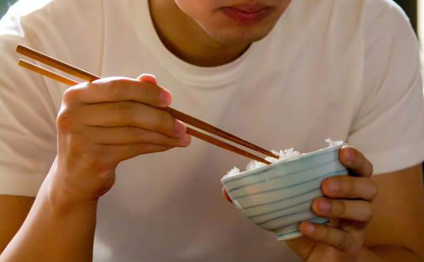 お前らが1食に割り当てできる最高金額。俺は上限が1000円かな。