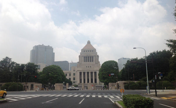 経済対策 事業規模20兆円超で調整 景気下支え