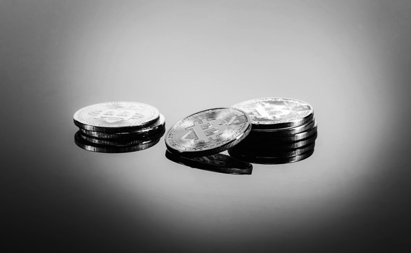 【仮想通貨】ビットコインの価格急落、15分で2割も 米当局の不認可で