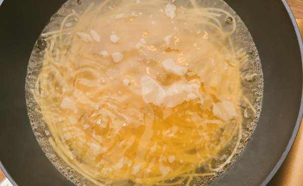 ひろゆき「マジお金ない人はパスタ食べるそうです。チキンラーメンやコーンフレーク?まだ余裕あるな」