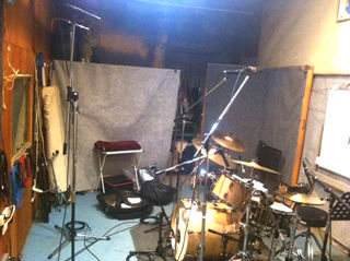 スタジオはないけどCREW STUDIOクルースタジオです。 : 10日はドラムの日だった！