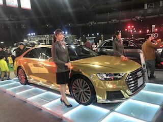 アウディA8