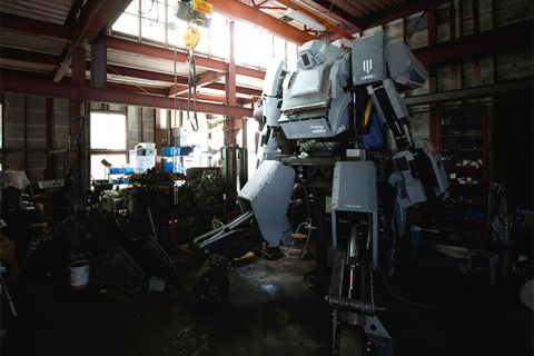 巨大ロボット「クラタス」