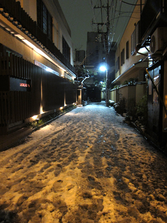 雪の 深夜の 神楽坂 I M Never Being Boring 雪の 深夜の 神楽坂 I M Never Being Boring