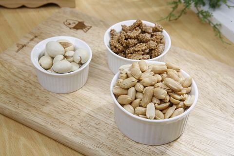nuts-388785_960_720