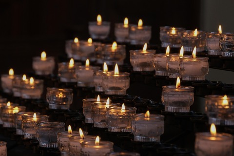 candles-8270380_1280
