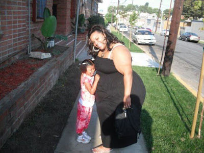 women_has_worlds_widest_hips10