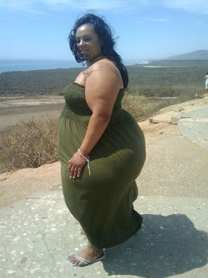 women_has_worlds_widest_hips07