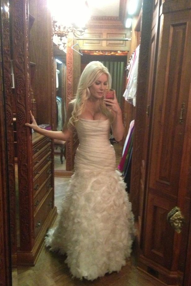 Hefner-Wedding-Dress