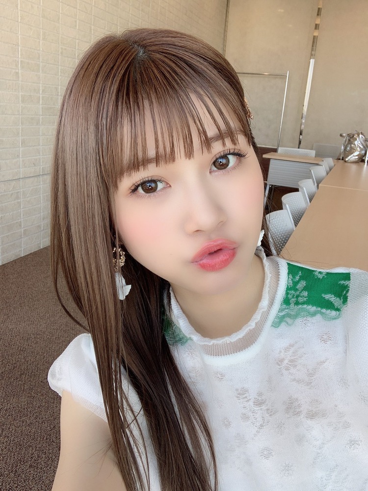 口をすぼめた顔(キス顔)04