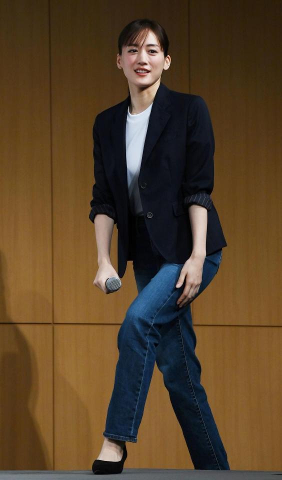 悲報 ユニクロの服 綾瀬はるかレベルの美人が着てもダサかった 気になる芸能まとめ