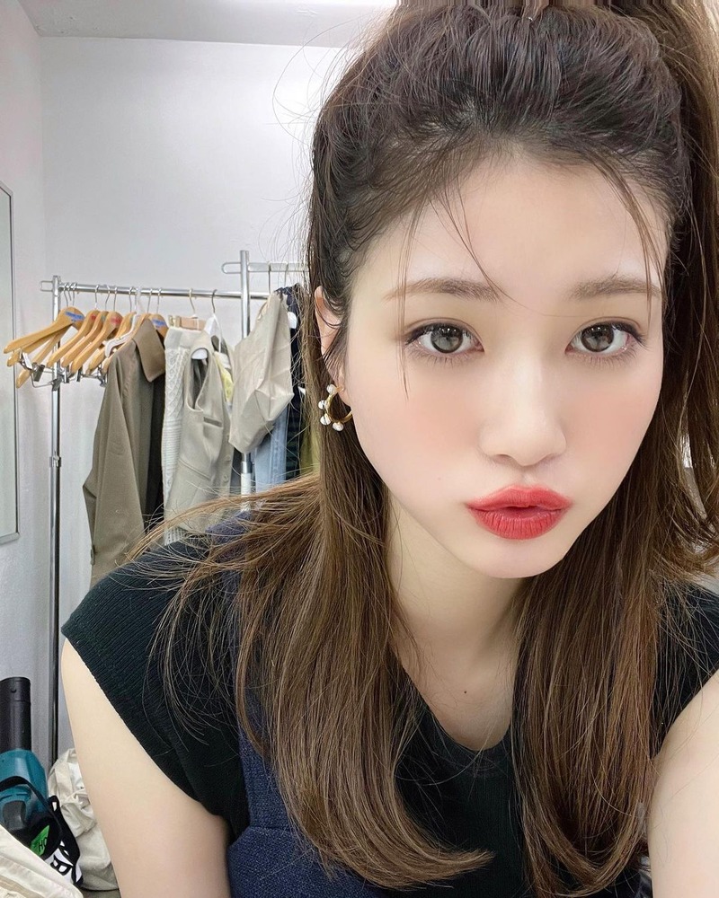 口をすぼめた顔(キス顔)05