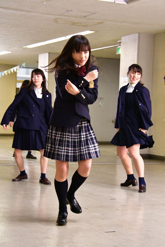 女優 清原果耶 女子高生たちと高校サッカーの応援ダンスを初披露 気になる芸能まとめ