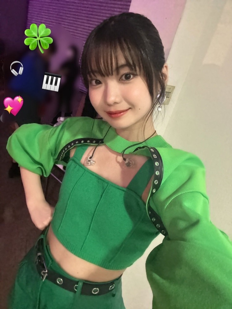貧乳なのに堂々としてる女