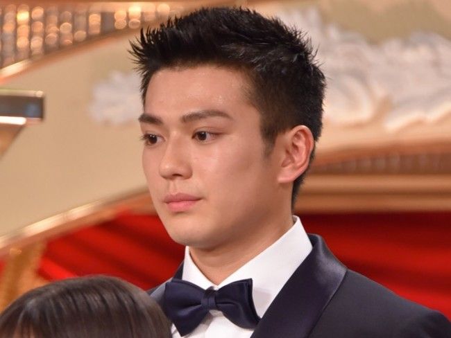 画像 真剣佑 黒髪ショートヘアに大反響 かっこよすぎた 男臭くなった 気になる芸能まとめ