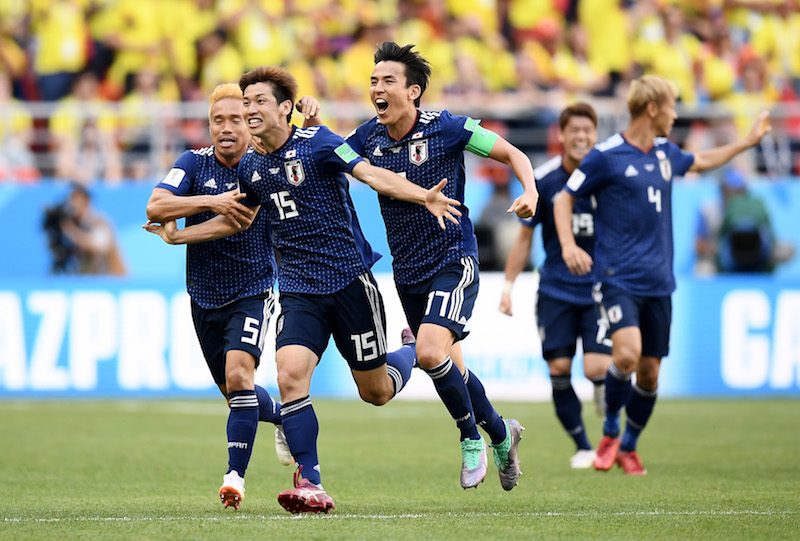 サッカー コロンビア人が日本人女性に侮辱的言葉を言わせる事案が発生 ジョ ソイ ビエン ペラ 私は良い売春婦です を口にさせる 深刻な問題に 気になる芸能まとめ