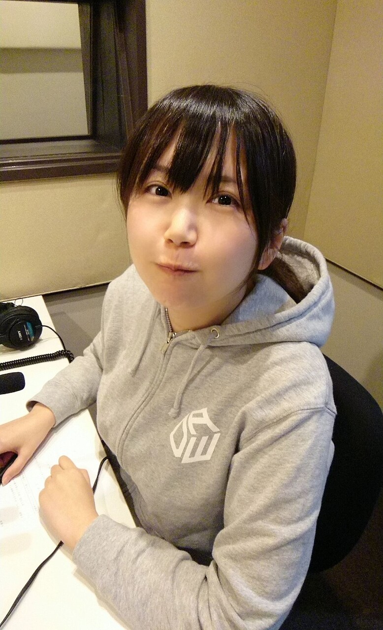 画像9枚 声優 小岩井ことりさん パーカー越しでもおっぱいが分かる